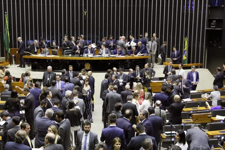 Deputados aprovam novas regras eleitorais