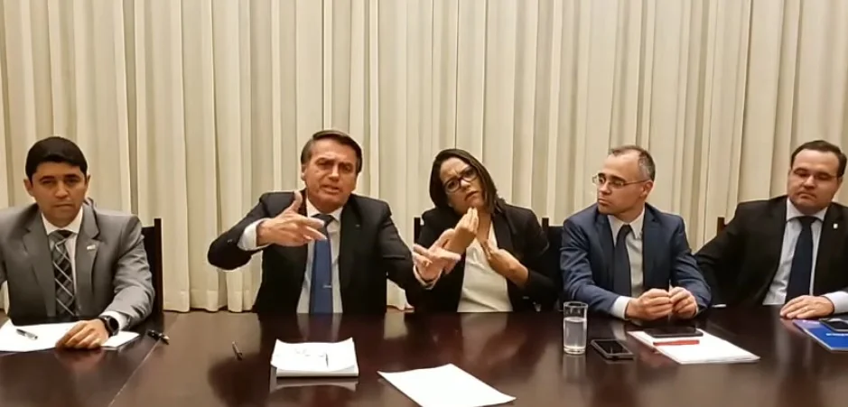 Bolsonaro justifica nomeação de Aras para PGR e pede para uma ‘chance’ à eleitores irritados