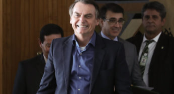 Bolsonaro sanciona projeto que amplia posse de arma no campo