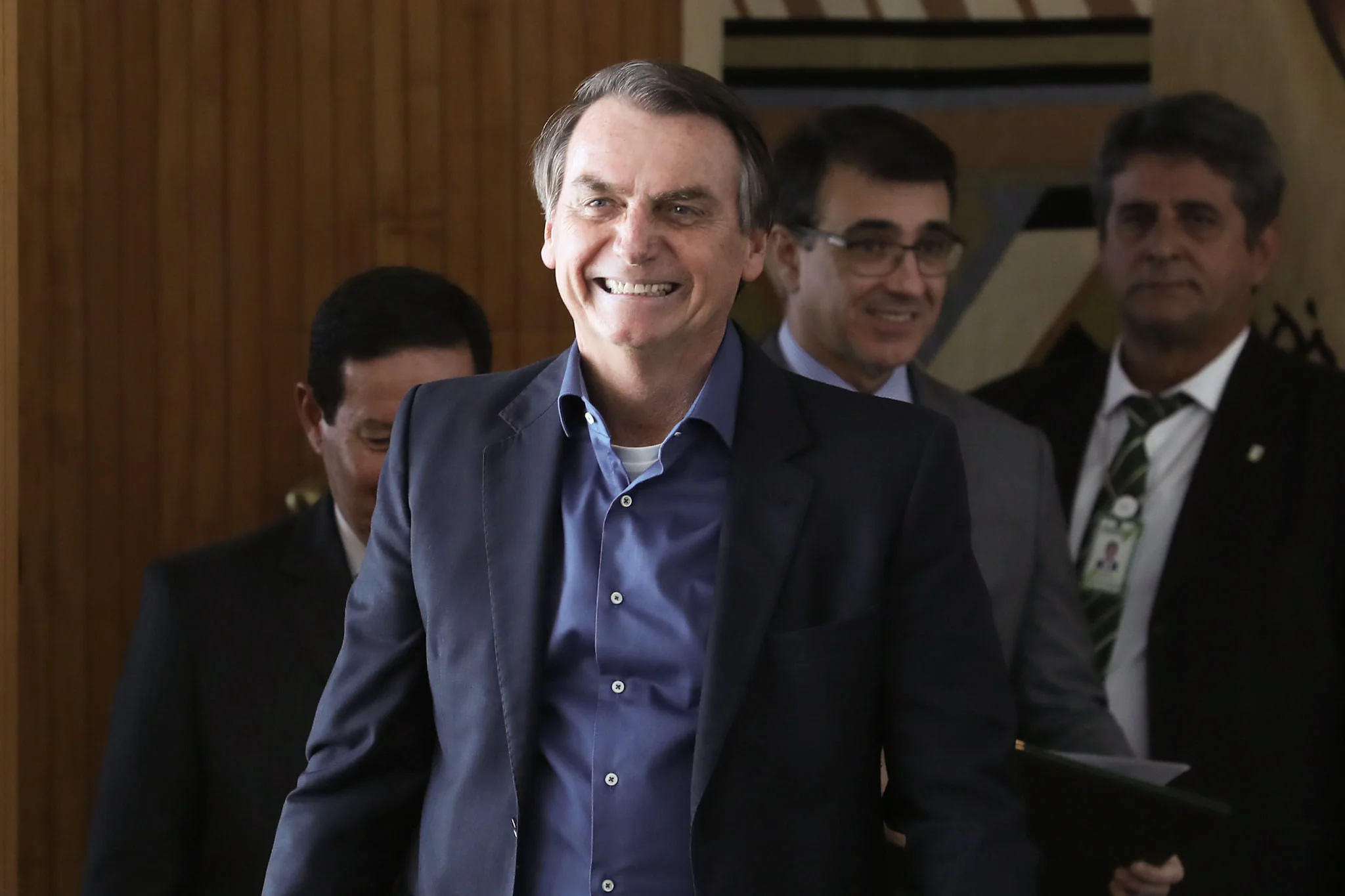 Bolsonaro sanciona projeto que amplia posse de arma no campo