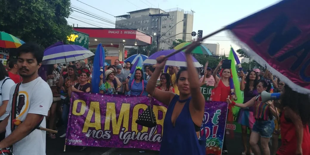 Parada Gay de Goiânia alerta para violência contra negros LGBT