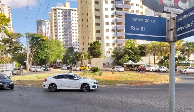 Prefeitura inicia obra para remover rotatória na Rua 61 com Av. E, no Jardim Goiás