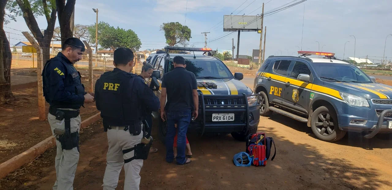 Casal é preso transportando droga na mochila do filho