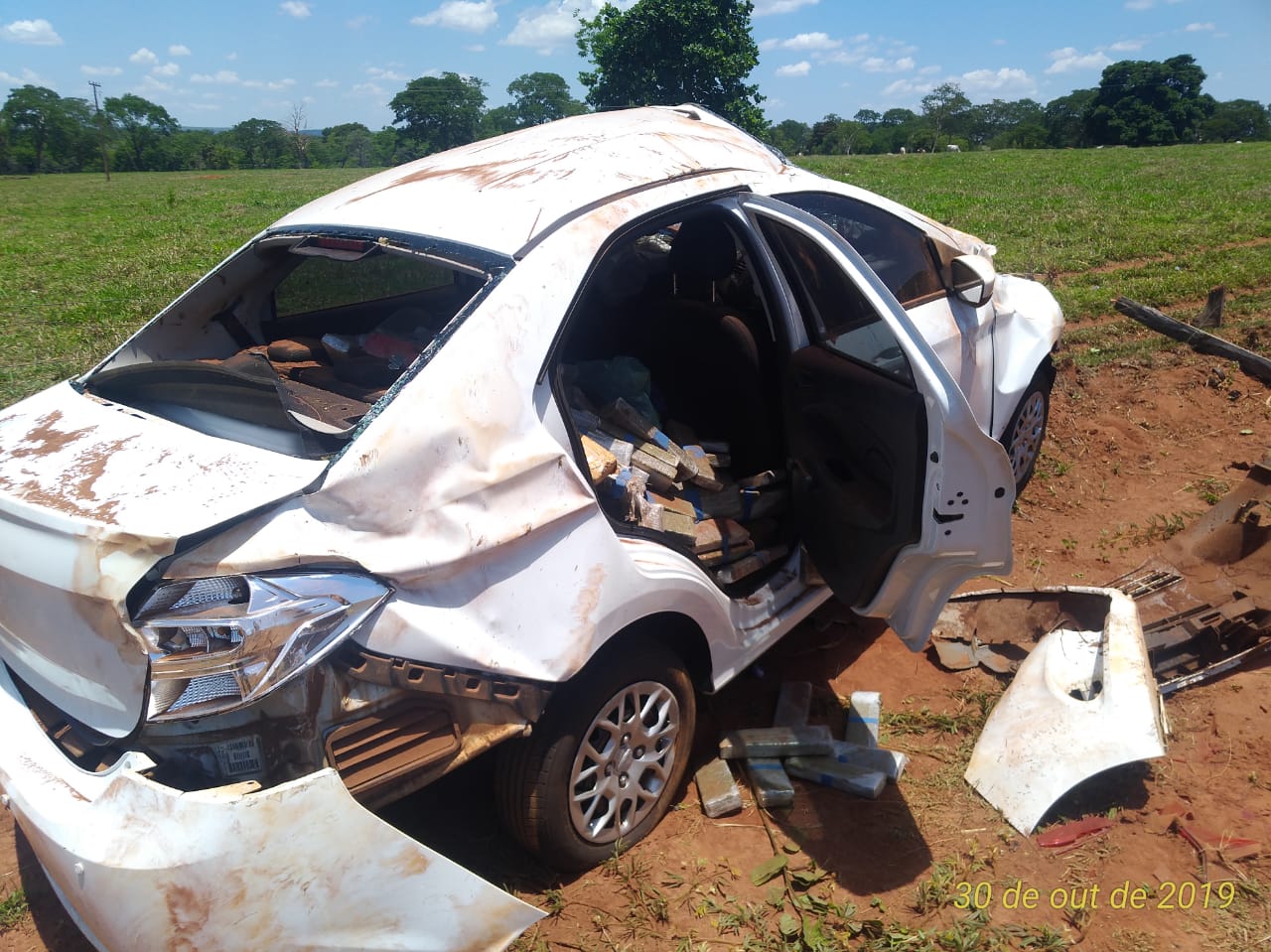 PM encontra 700kg de maconha em carro roubado