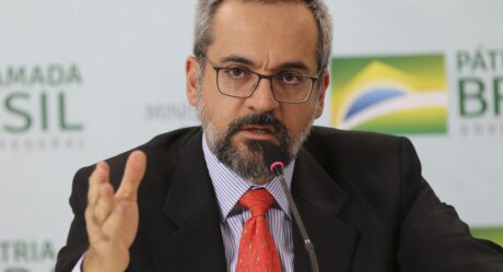 Reitores de universidades federais prometem processar ministro da Educação