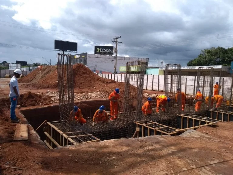 Trânsito na região de viaduto na Jamel Cecílio será liberado até julho