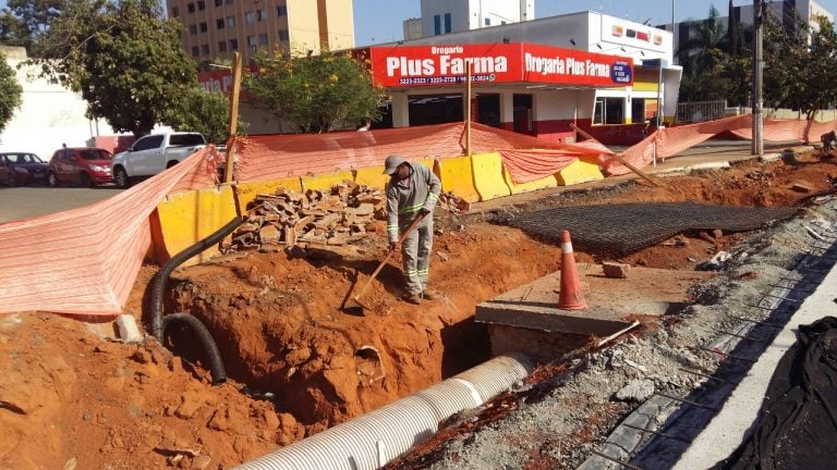 Obras de drenagem da Avenida Goiás serão retomadas na segunda-feira (13)