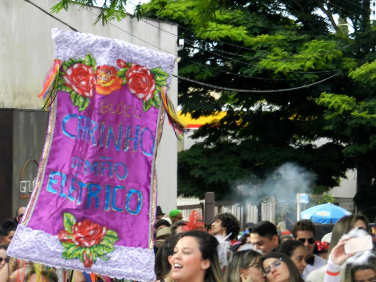 Bloco Carrinho de Mão Elétrico agita carnaval em Goiânia