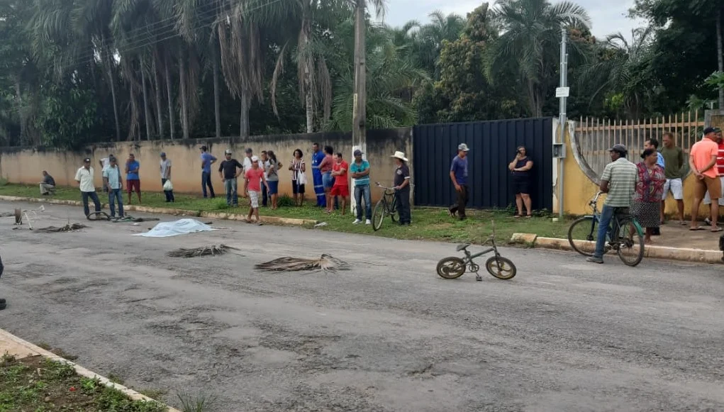 Carreta atropela e mata duas crianças em Divinópolis de Goiás