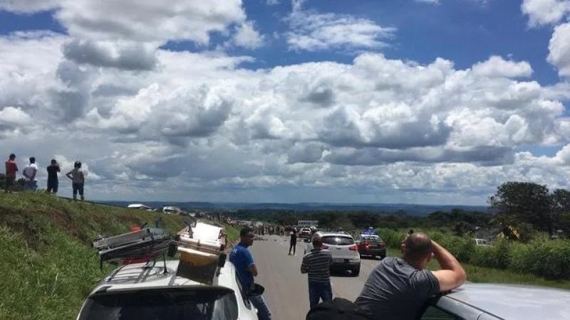 Após manifestação do MST, trecho da BR-060 é liberado em Anápolis