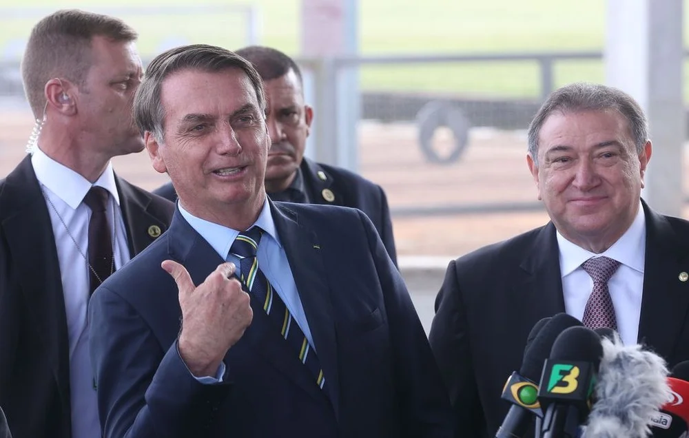 Bolsonaro revoga permissão de suspensão de pagamento de salários