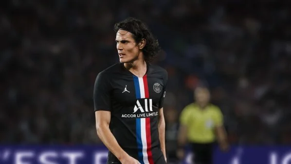 Cavani tem planos de saída frustrados, e técnico diz: “Há coisas piores”