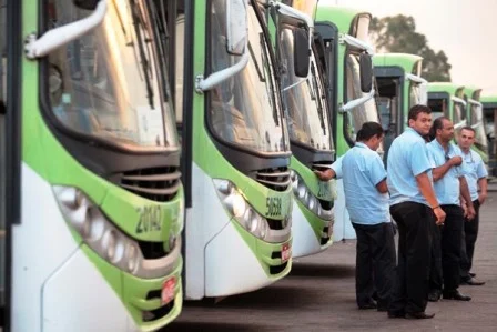 Motoristas de ônibus pedem 15% de reajuste e ameaçam greve em Goiânia