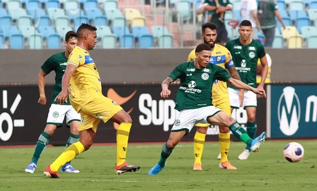 Com a cabeça no Vasco, Goiás utiliza reservas para vencer o Iporá