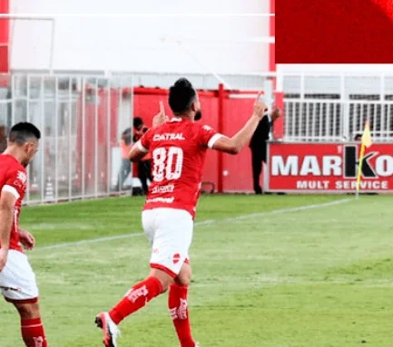 Com gols de Nando, Vila Nova vence e entra na faixa de classificação do Goianão