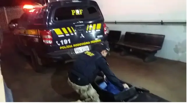 Quatro pessoas são presas transportando drogas na BR-364