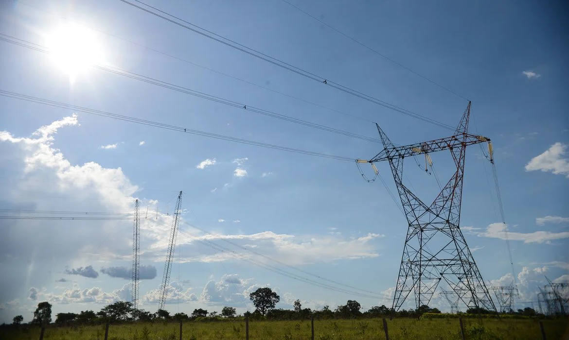 Governo cria taxa extra ‘por escassez hídrica’ com alta de 6,78% na conta de luz