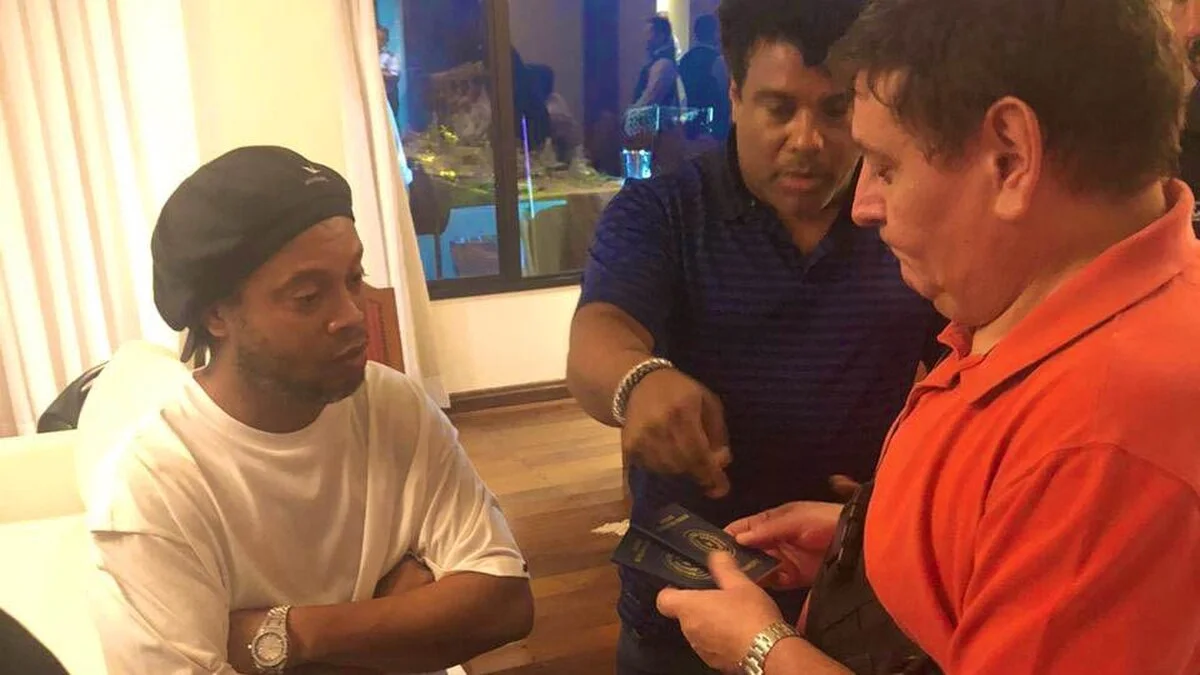 Justiça do Paraguai nega prisão domiciliar a Ronaldinho