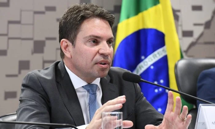 Moraes suspende nomeação de Ramagem para diretoria-geral da PF