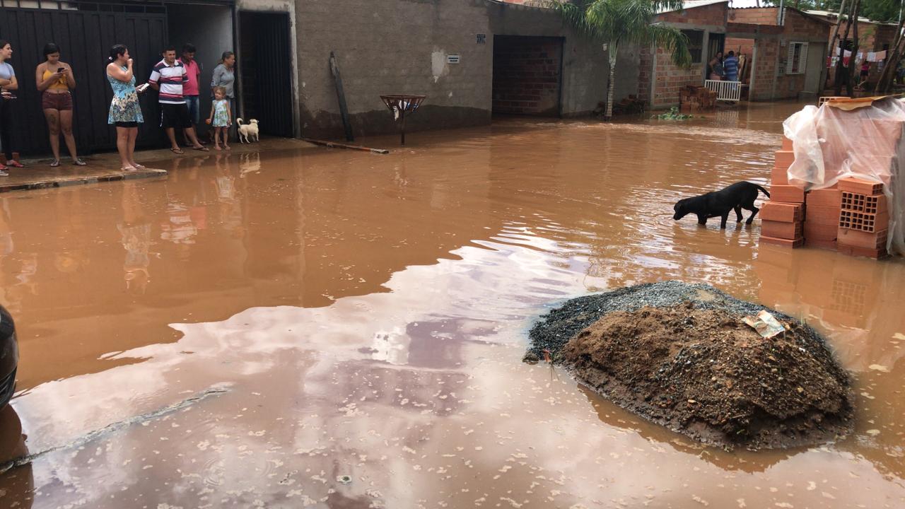 Cheia do Rio Meia Ponte acende sinal de alerta