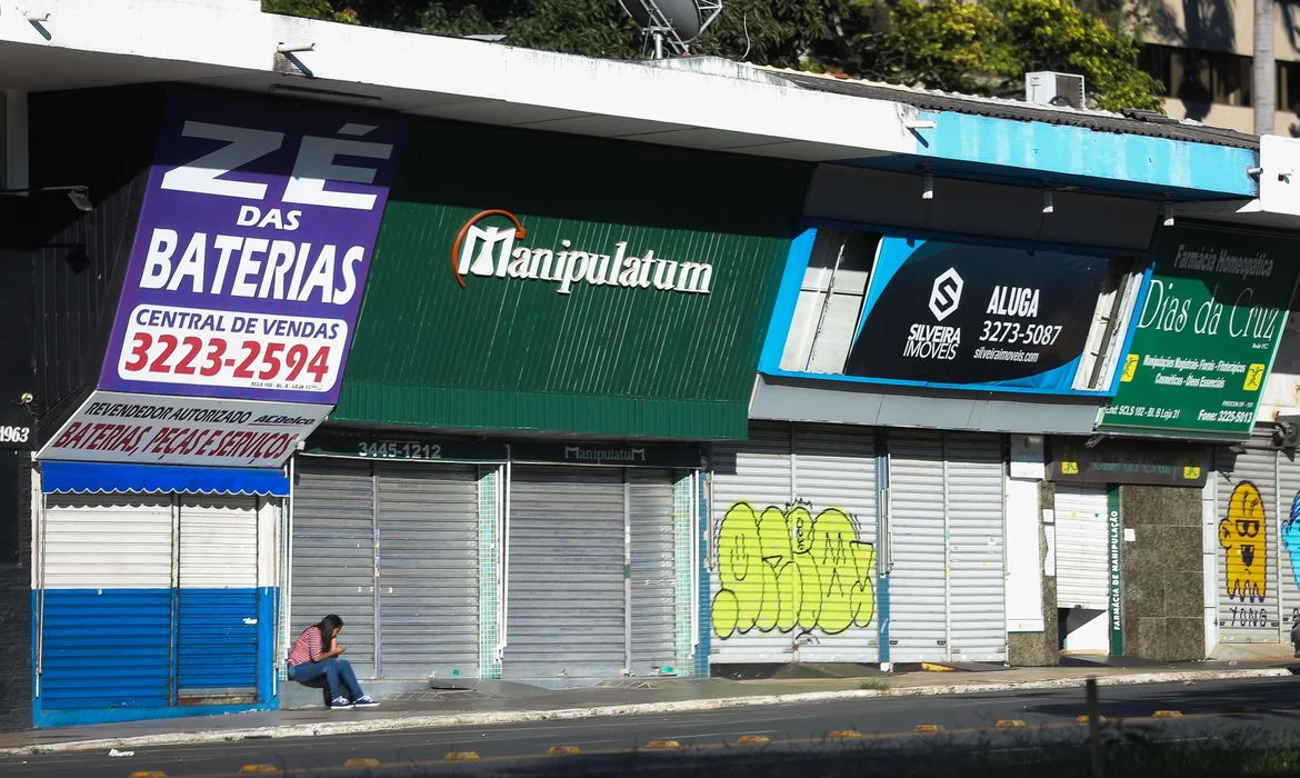 Escolas e comércio ficarão fechados até maio no Distrito Federal