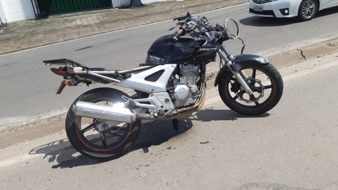 Motociclista morre após se chocar contra poste em Aparecida de Goiânia