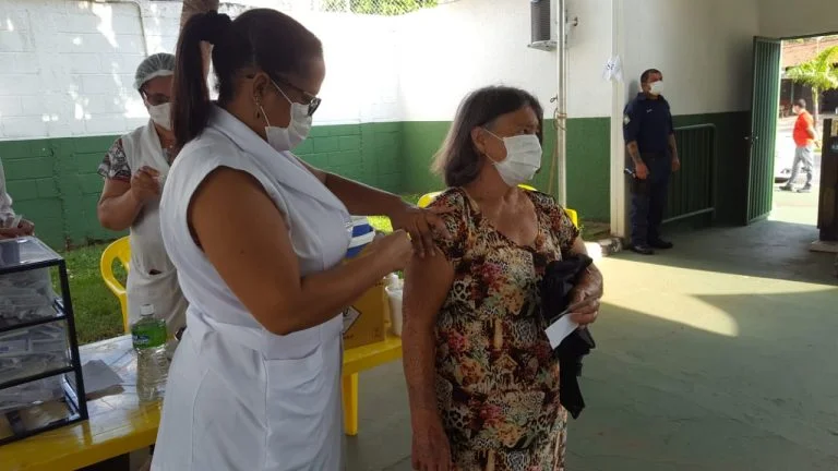 Ampliada vacinação contra influenza em Goiânia