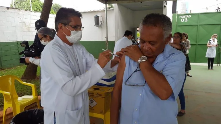 Sem doses, Goiânia vai retomar vacinação contra gripe somente na próxima semana