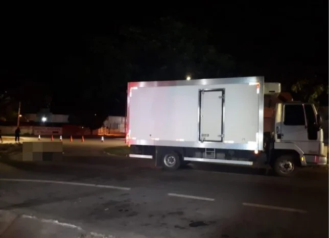 Pedestre morre após ser atingido por caminhão no Jardim Guanabara