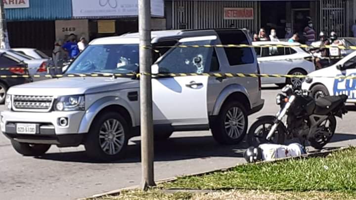 Troca de tiros termina com dois mortos na Praça da Bíblia