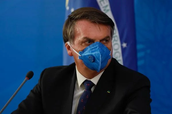 Bolsonaro entrega exames para diagnosticar Covid-19 ao STF