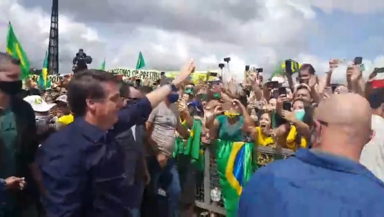 Congresso e STF temem discurso golpista de Bolsonaro em ato pró-Daniel Silveira