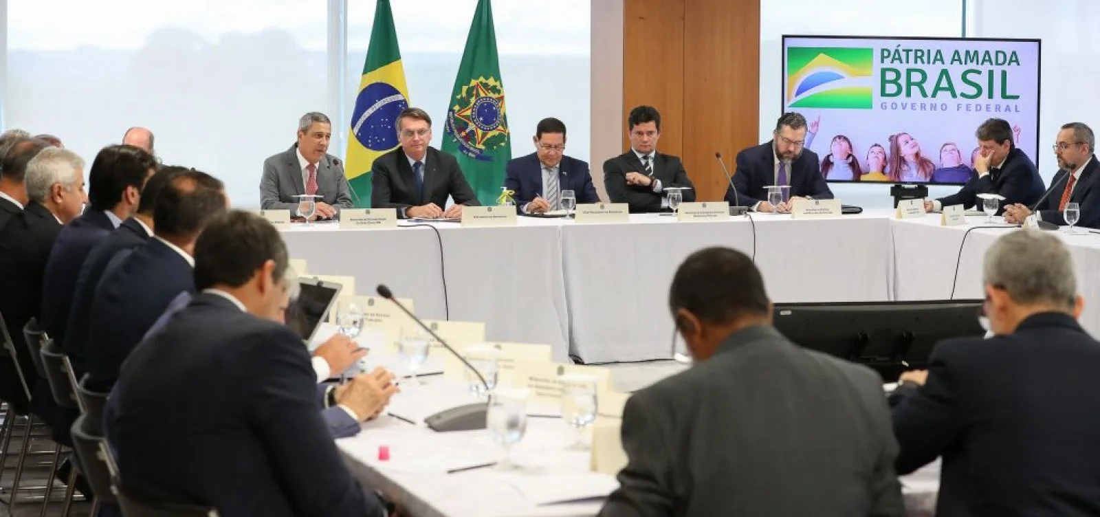 Vídeo de reunião ministerial mostra pressão de Bolsonaro por troca na PF do RJ