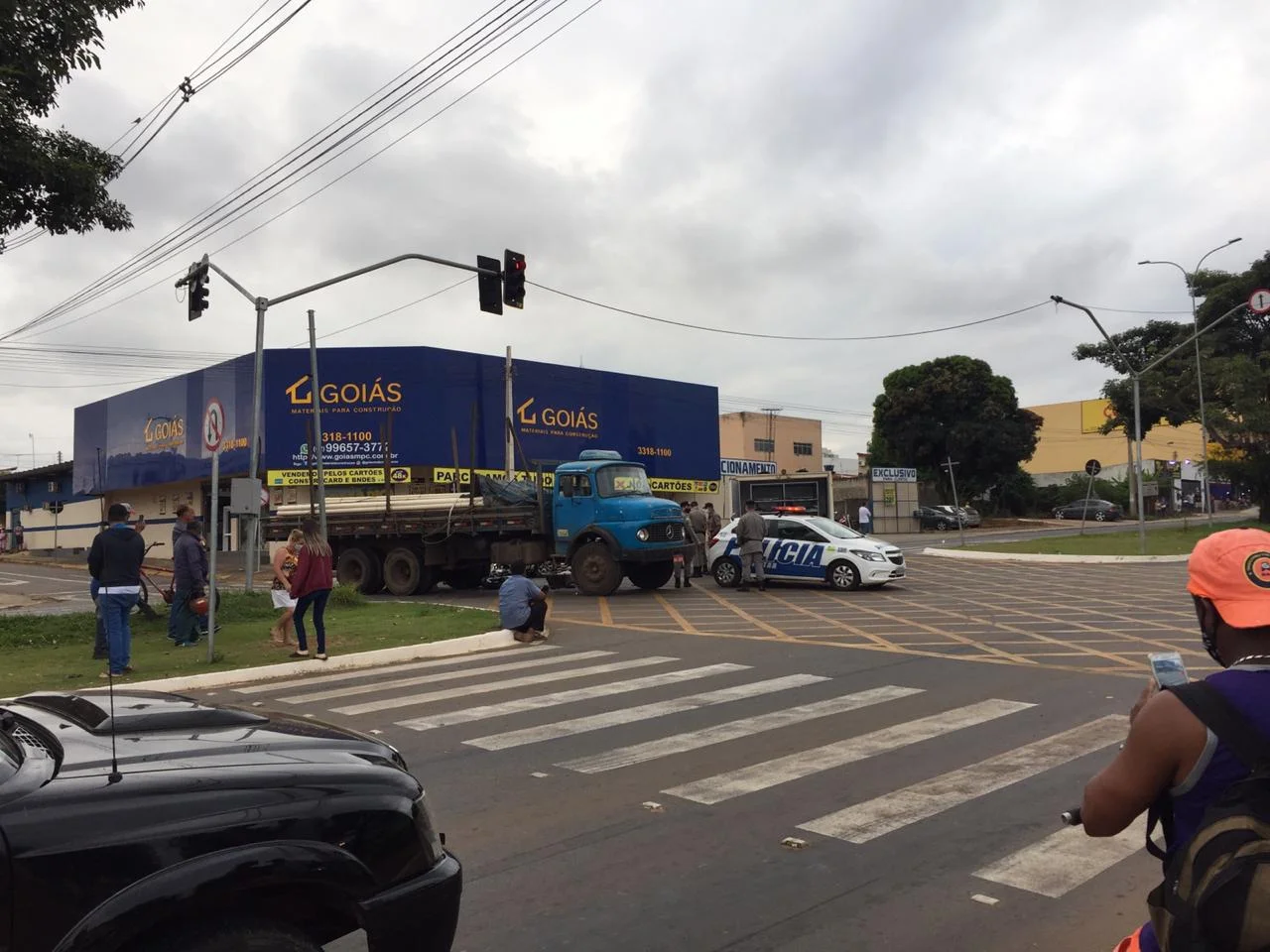 Motociclista morre após se chocar contra caminhão em Anápolis