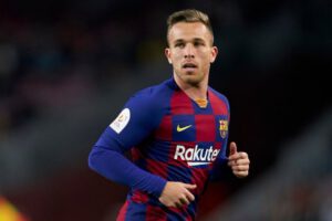 Arthur deixa o Barcelona com destino a Juventus