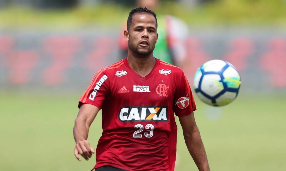 Atacante ex-Flamengo, Santos e Atlético-MG é reforço no Athletico Paranaense