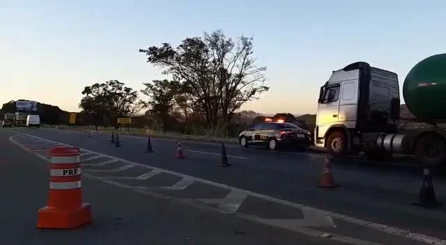 Caminhoneiro é preso dirigindo embriagado em Hidrolândia