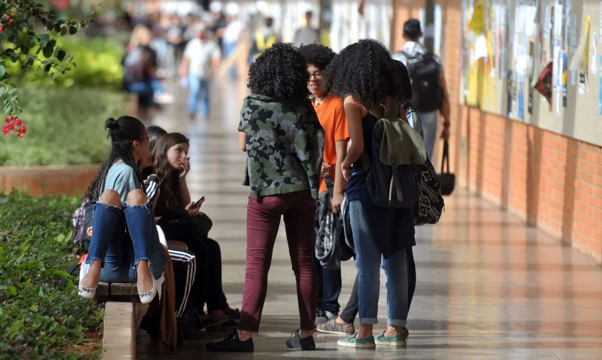 Portaria que acabava com cotas para negros e índios em pós-graduação é revogada