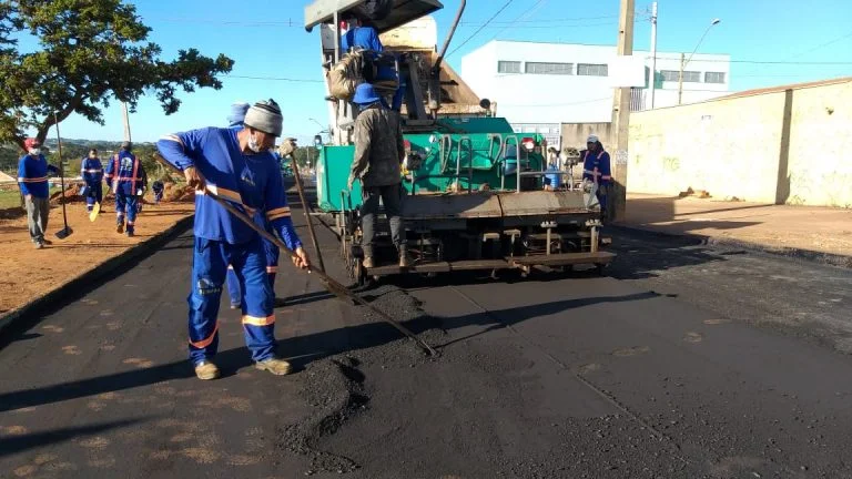 Prefeitura define empresa que fará pavimentação de quatro bairros em Goiânia