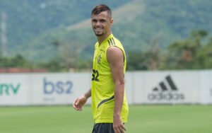 Goiás aceitou pedido do Flamengo para mudar contrato de pagamento das parcelas pelo atacante Michael