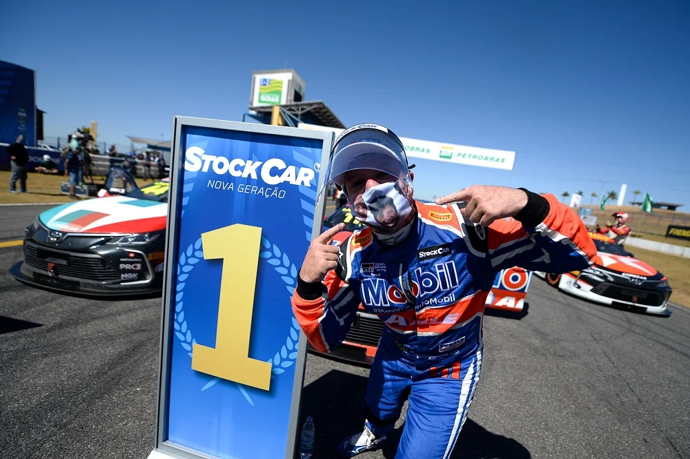 Ricardo Zonta e Rubens Barrichello vencem etapa de Goiânia da Stock Car