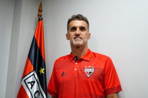 Técnico Vagner Mancini foi apresentado no Atlético Goianiense