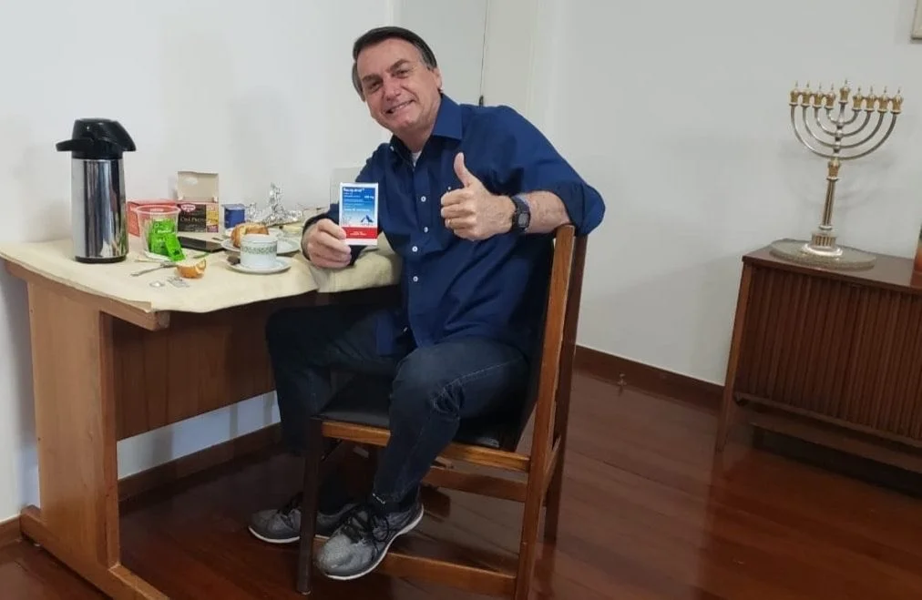 Bolsonaro diz que novo teste para Covid-19 deu negativo