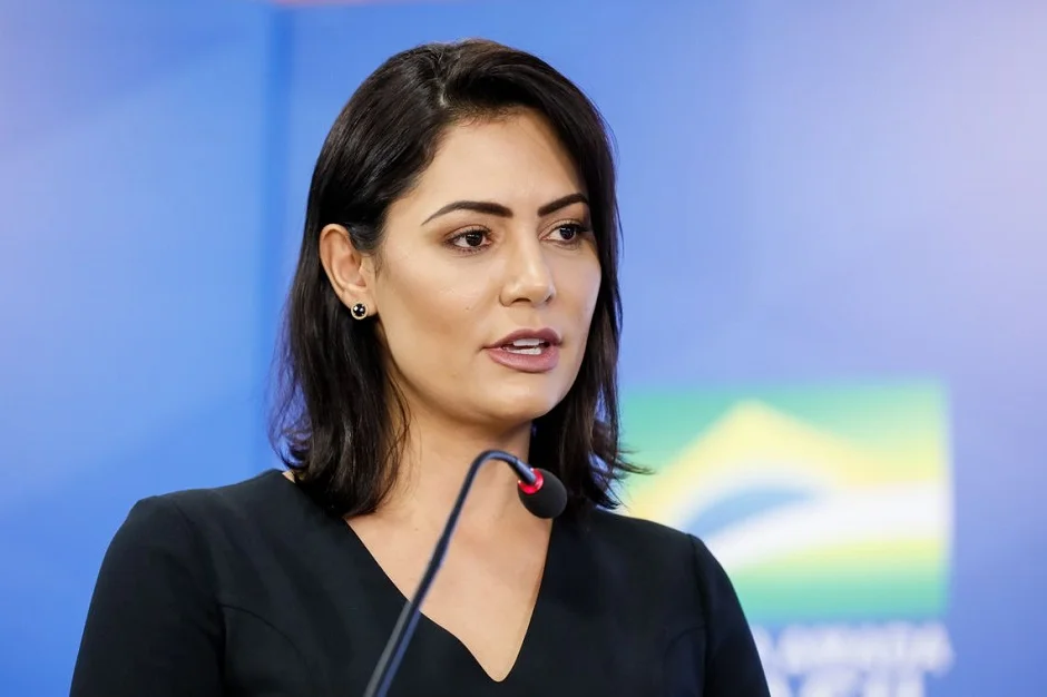 Michelle Bolsonaro diz que está curada da Covid-19