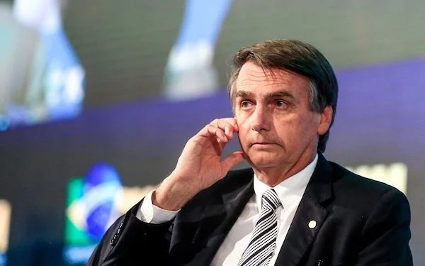 Bolsonaro lembra episódio que salvou um colega do Exército e dispara contra imprensa: ‘bundão’