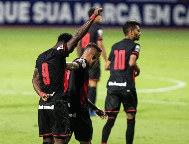 Atlético estreia no Brasileirão com goleada e show pra cima do campeão Flamengo