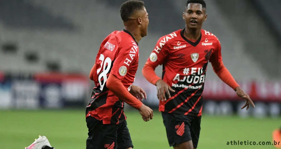 Com gol de ex-esmeraldino, Athletico Paranaense vence Goiás na Arena da Baixada