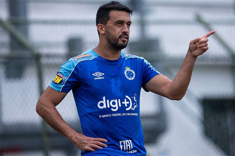 Goiás contrata lateral que foi rebaixado com Cruzeiro no Campeonato Brasileiro