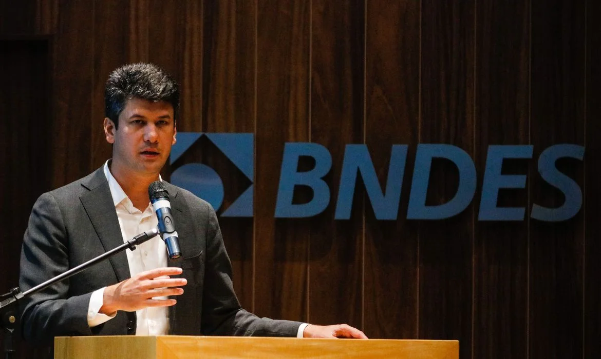 Presidente do BNDES testa positivo para covid-19