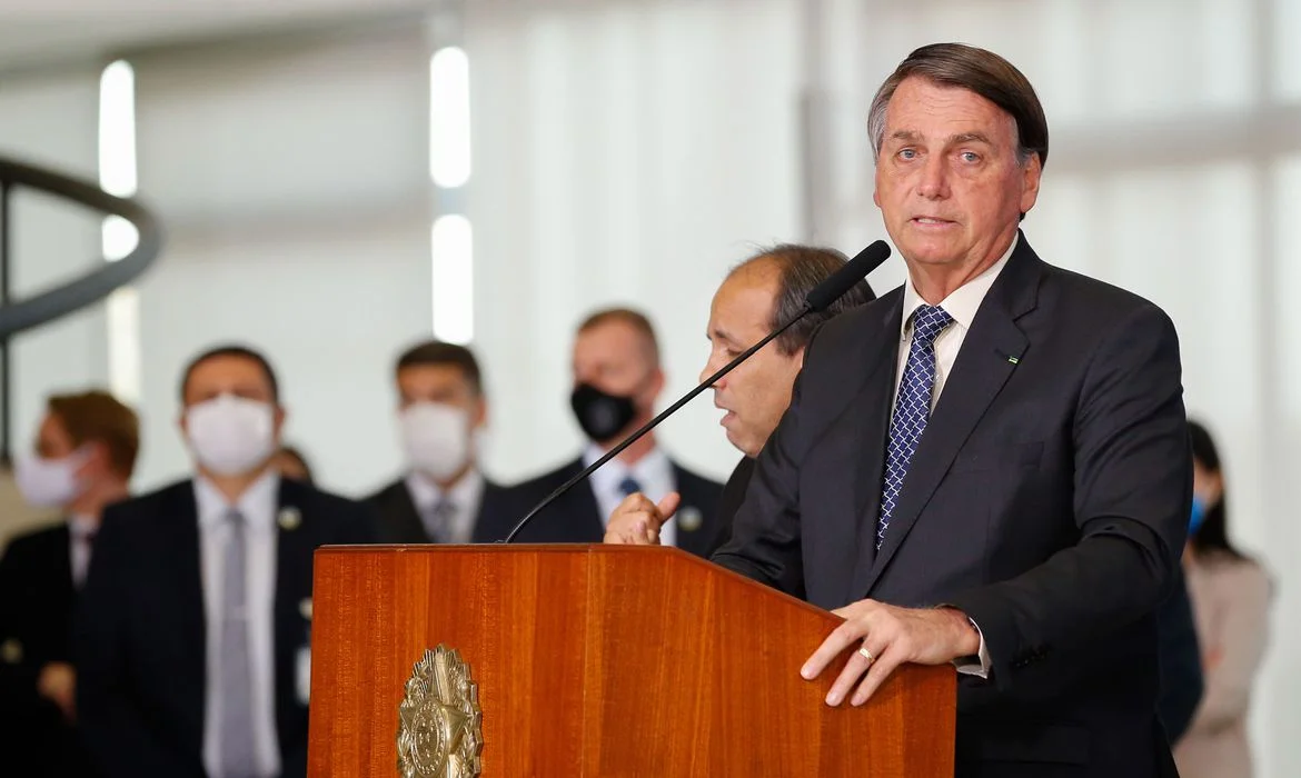 Bolsonaro critica ações sobre vacinação no STF: “Não pode juiz decidir se você vai tomar vacina”